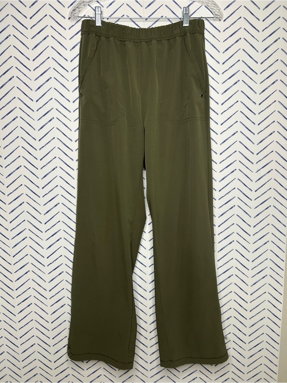 Chicos Zenergy Athletic  Trouser Straight leg olive green size 0 or small